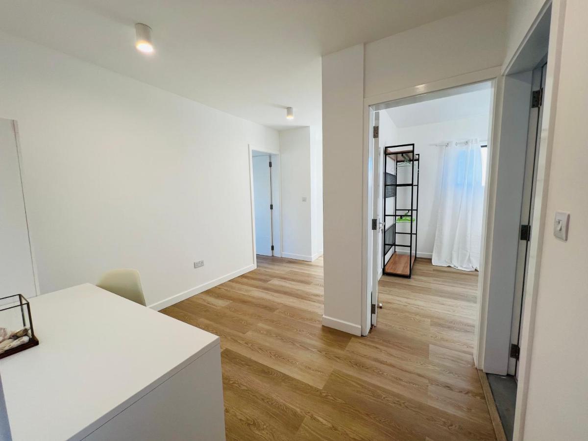 Into The Sea - Modern Home Close To The Beach 阿尔比恩 外观 照片